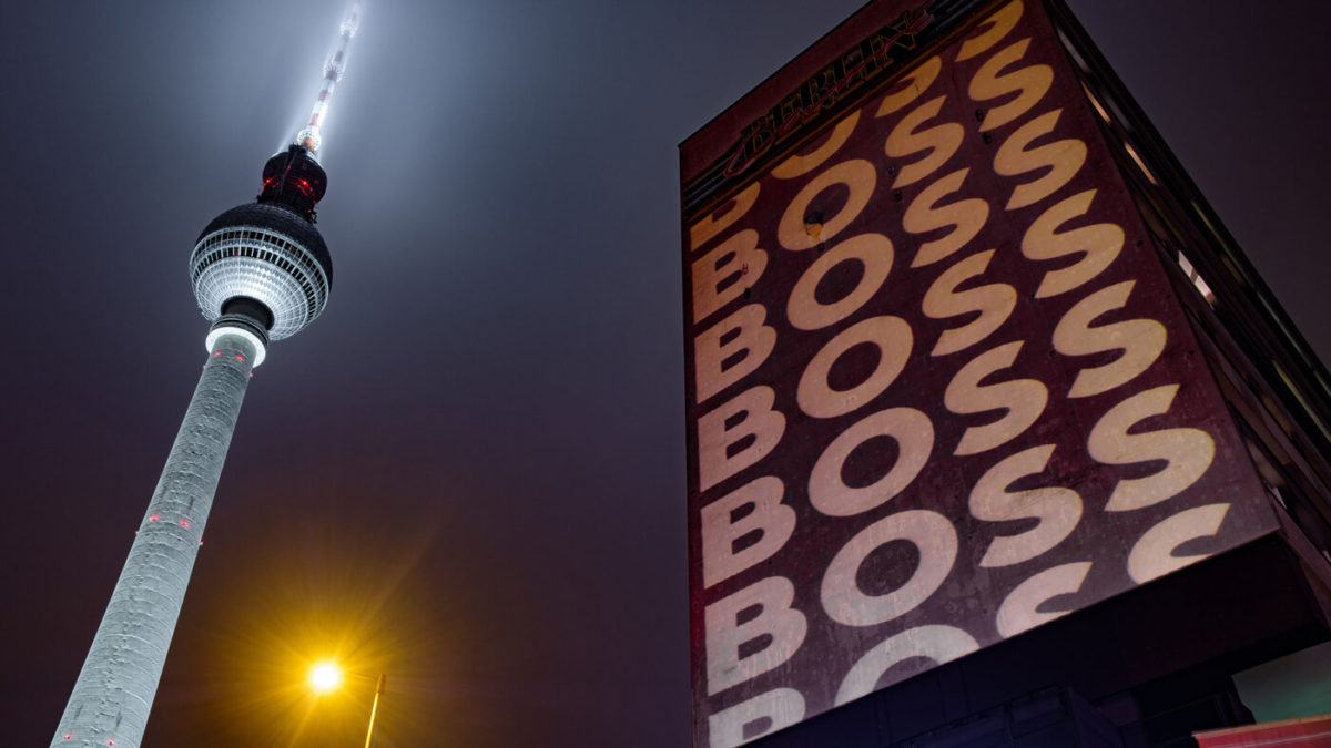 inovisco_DigitalesRiesenposter_BOSS_Berlin_01-2022_Dircksenstrasse_005_tiny